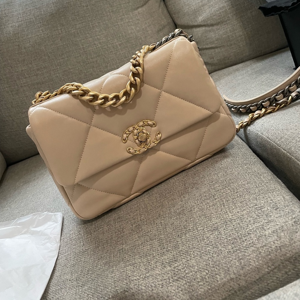 SOLD Chanel 19 21k beige